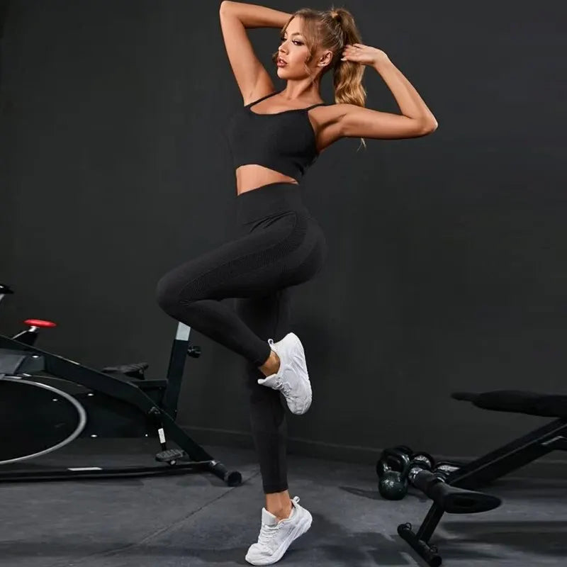 Woman moving in the VAYU Glide Set